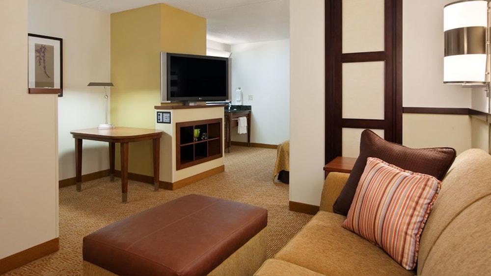 Comfort Suites Milwaukee West Экстерьер фото